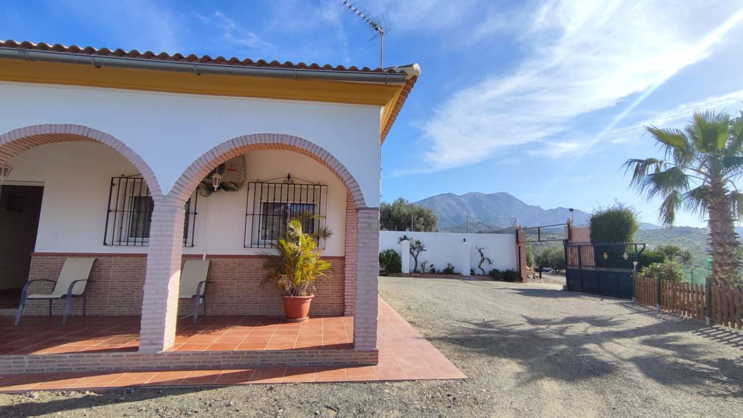 Великолепный загородный дом на продажу в Viñuela