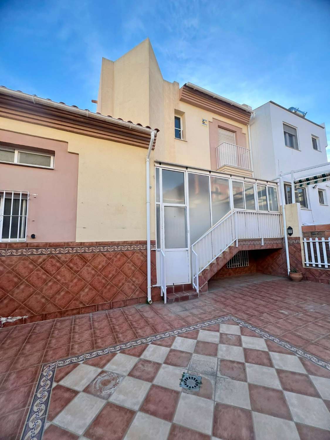 Smukt dobbelthus til salg i El Limonar