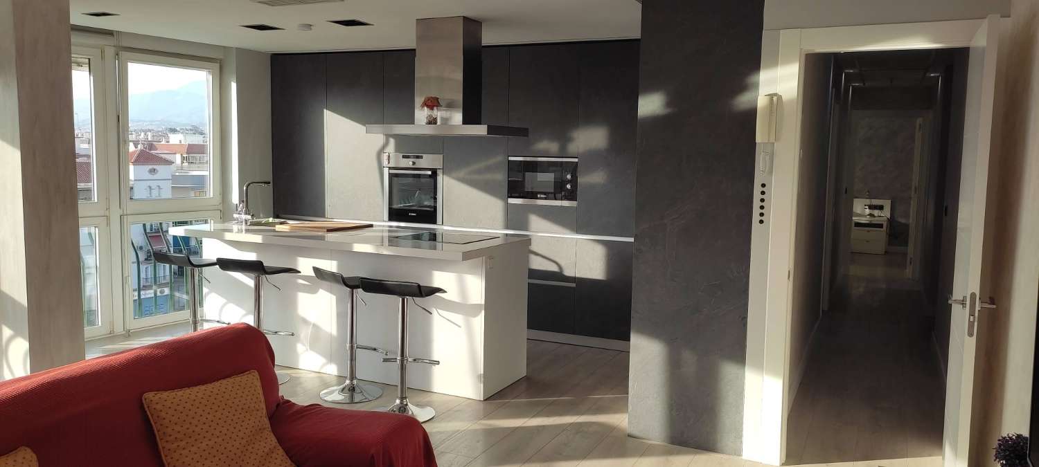 GEWELDIG APPARTEMENT IN HET CENTRUM VAN TORRE DEL MAR