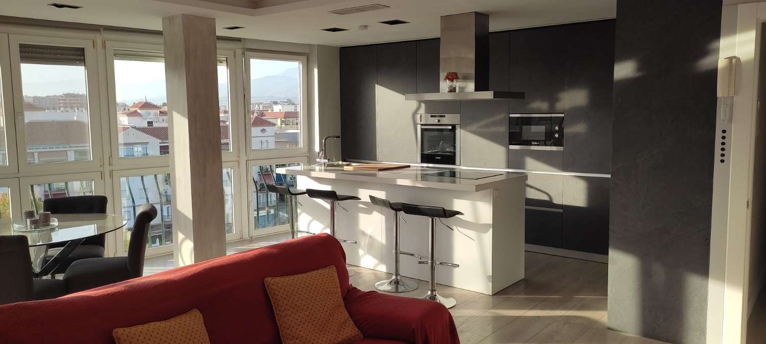 GEWELDIG APPARTEMENT IN HET CENTRUM VAN TORRE DEL MAR