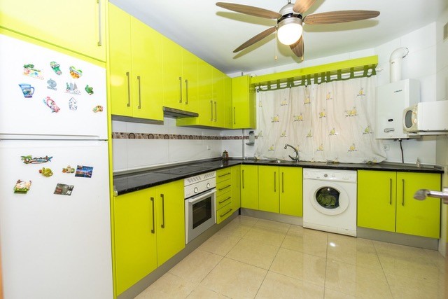ESTUPENDO PISO EN VENTA EN TORRE DEL MAR SUPT-12
