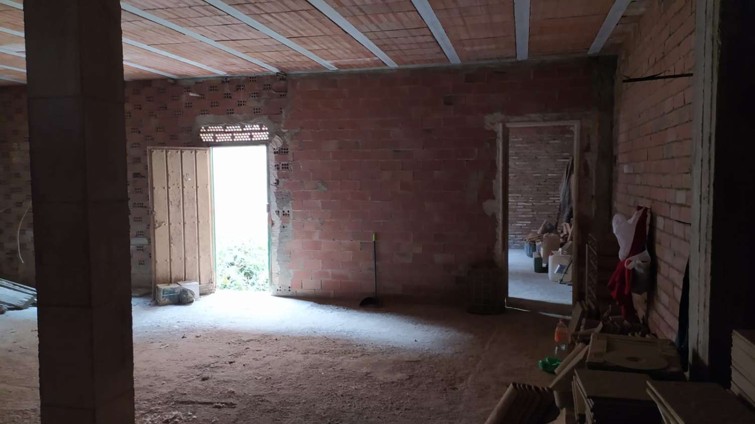 TALO RAKENTEILLA VELEZ MÁLAGASSA
