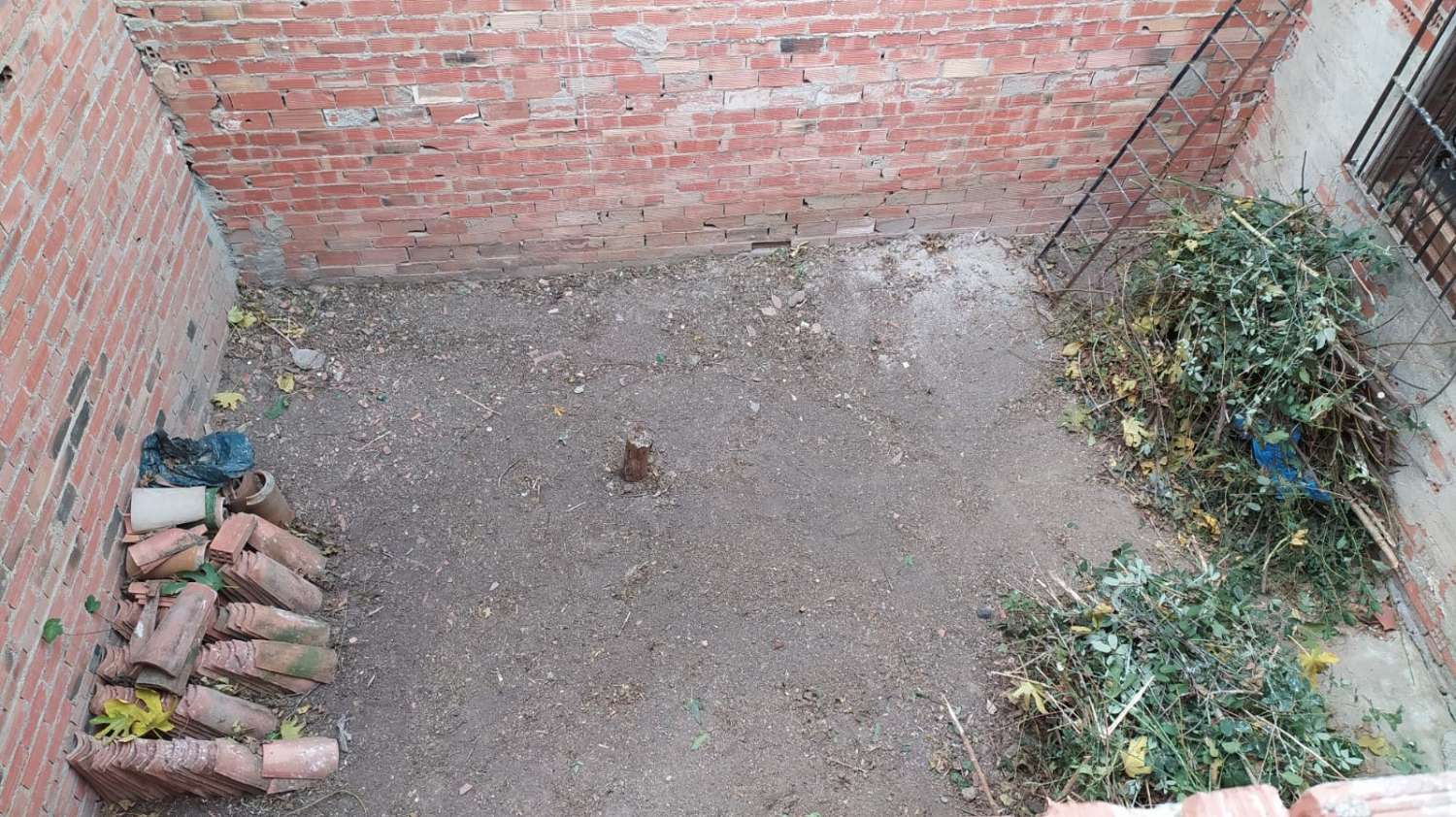 TALO RAKENTEILLA VELEZ MÁLAGASSA