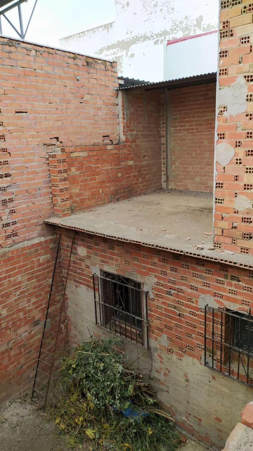 TALO RAKENTEILLA VELEZ MÁLAGASSA