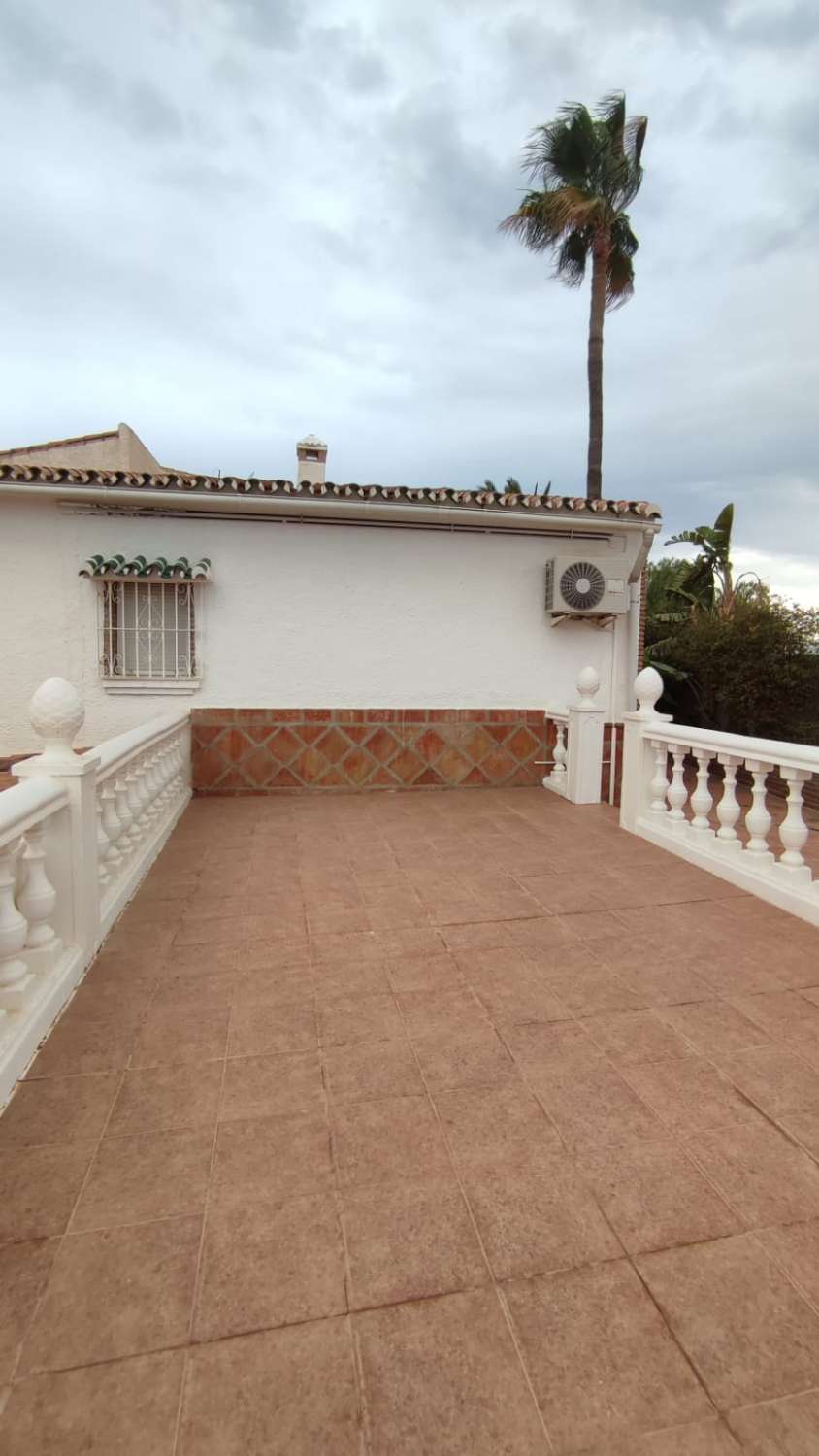Prachtige villa te koop in Caleta del Sol, Golfbaan