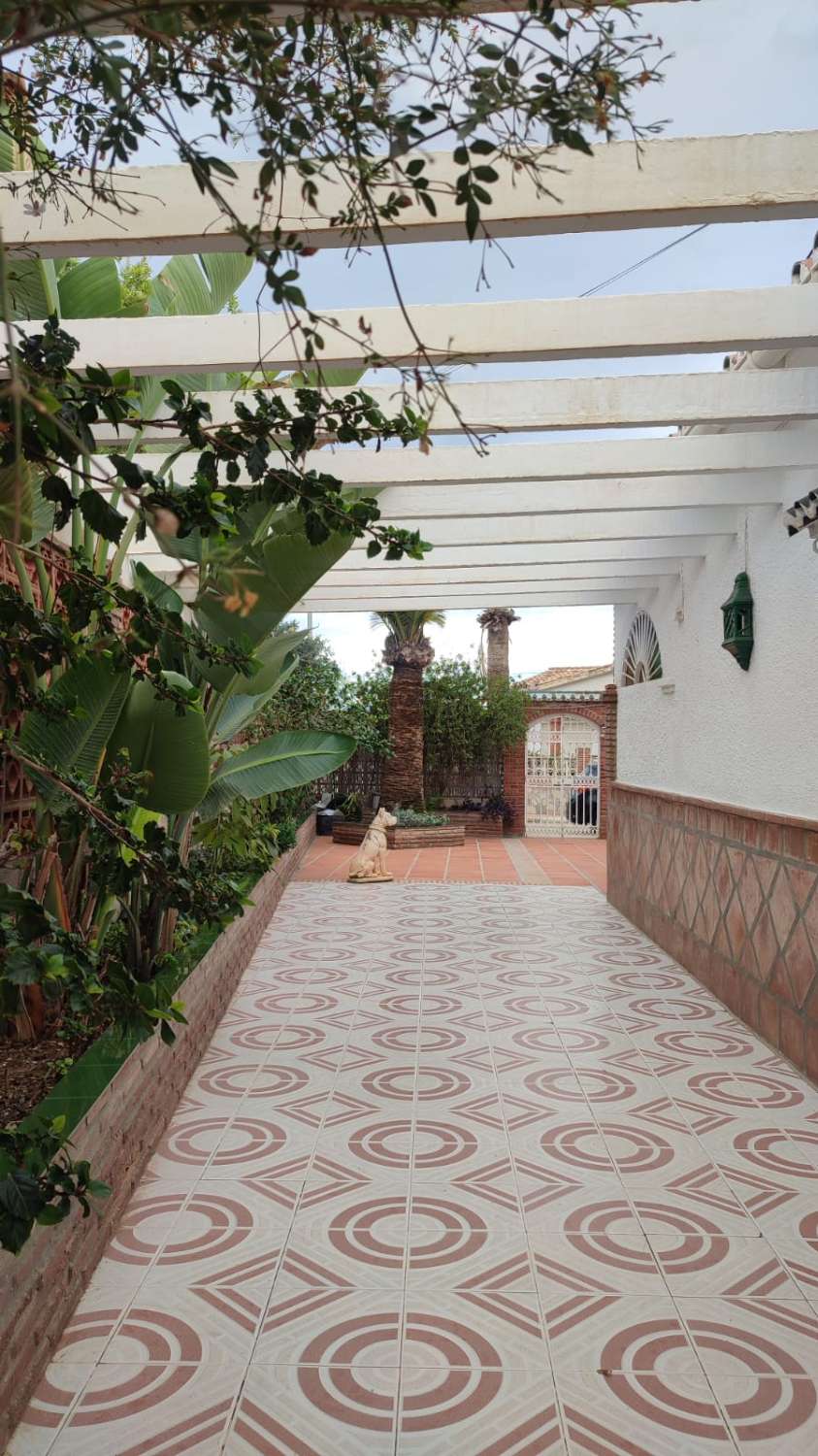 Wunderschöne Villa zum Verkauf in Caleta del Sol, Golfplatz