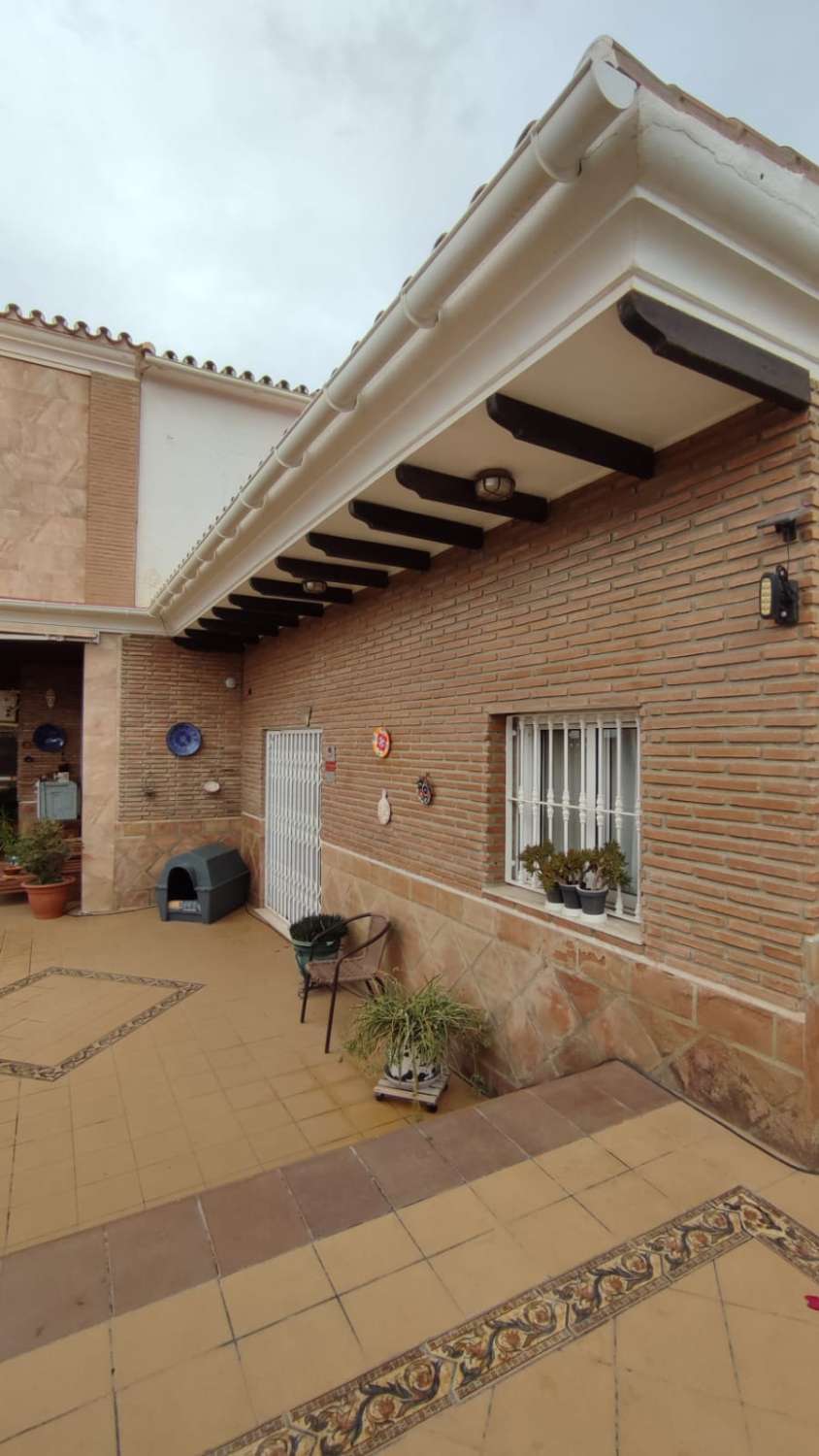 Magnifik villa till salu i Caleta del Sol, golfbana