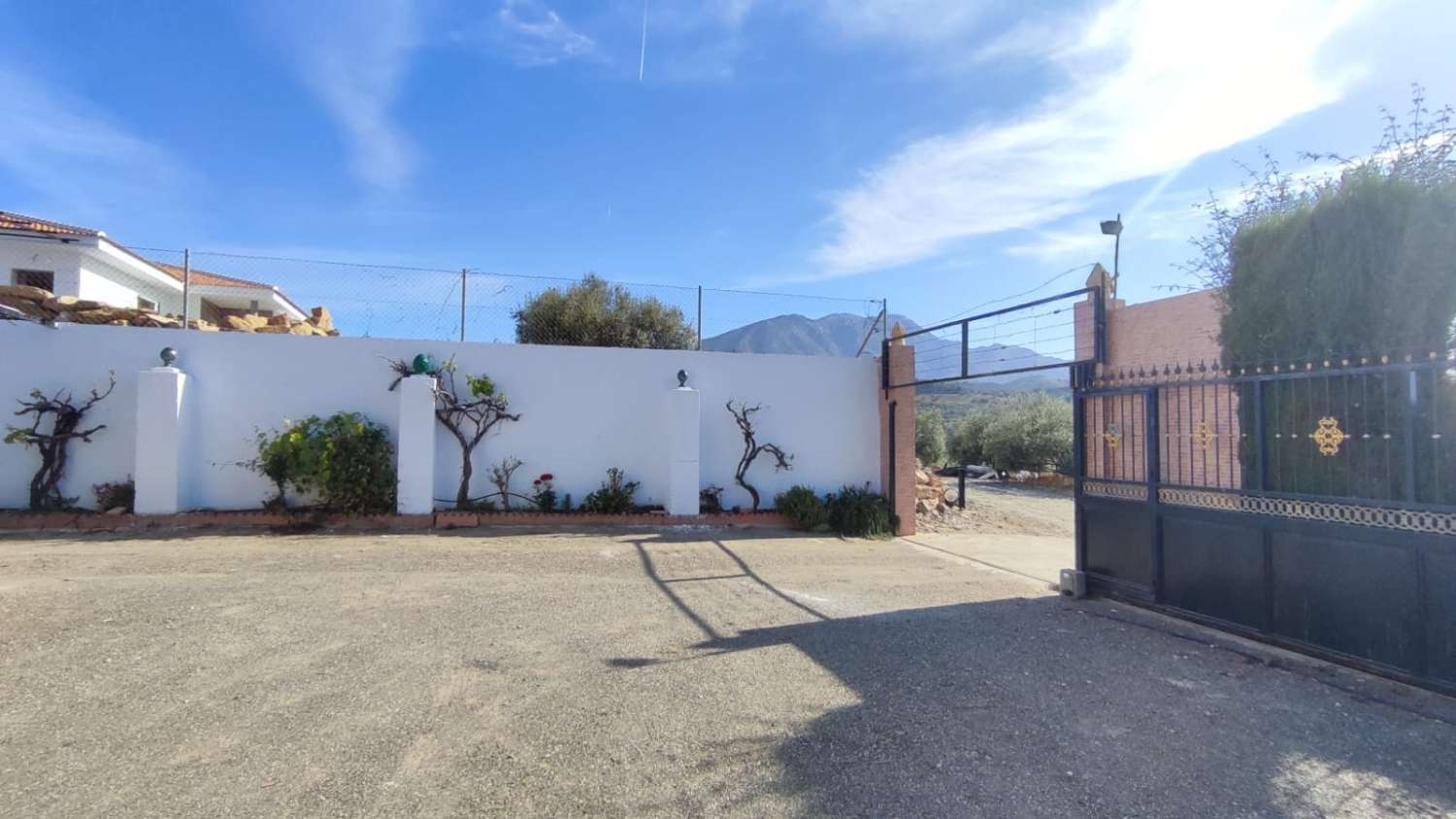 EN VENTA MAGNIFICA CASA DE CAMPO EN VIÑUELA