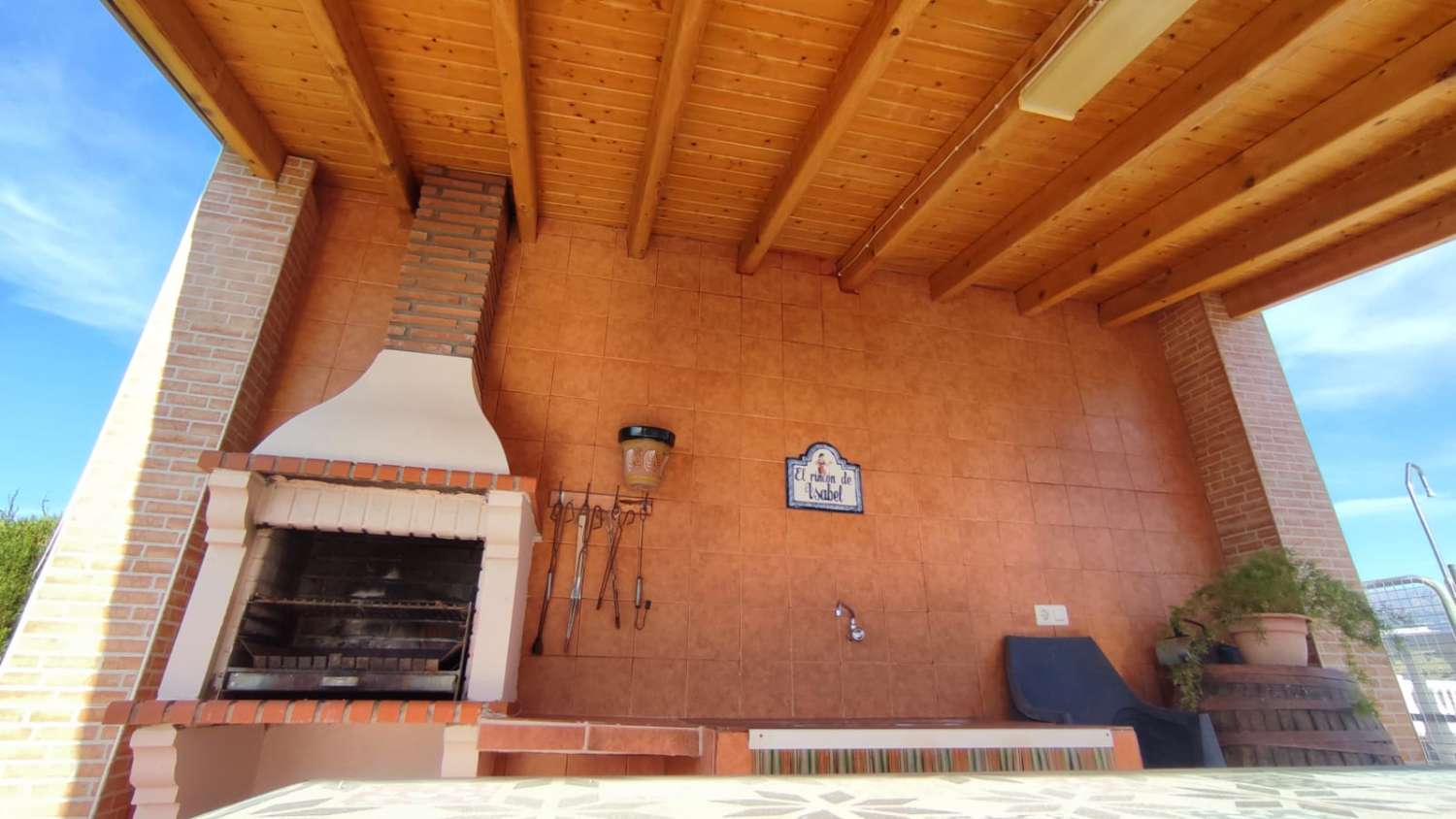 EN VENTA MAGNIFICA CASA DE CAMPO EN VIÑUELA