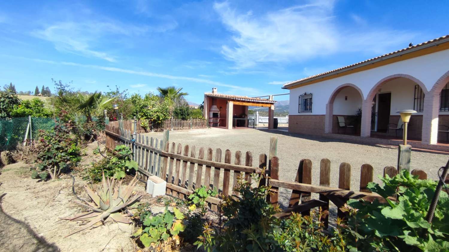 EN VENTA MAGNIFICA CASA DE CAMPO EN VIÑUELA