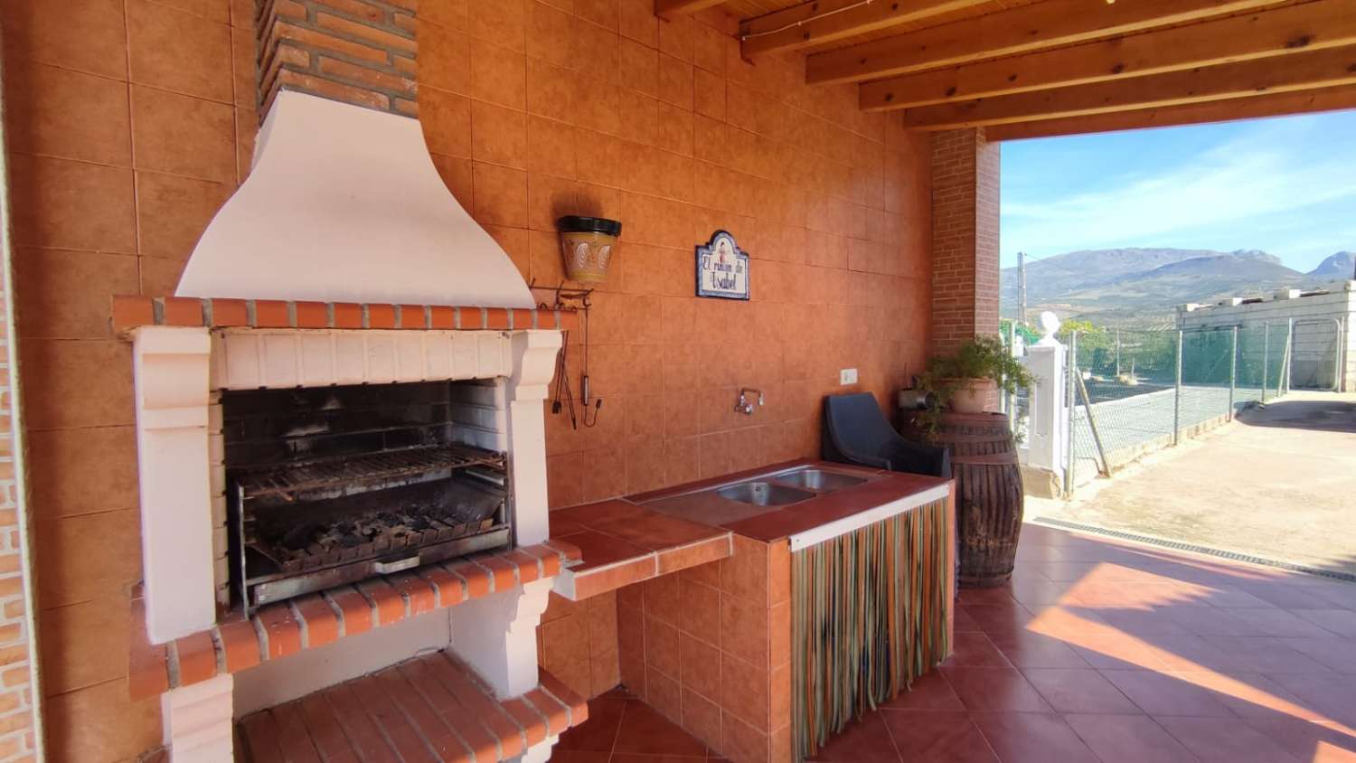 EN VENTA MAGNIFICA CASA DE CAMPO EN VIÑUELA