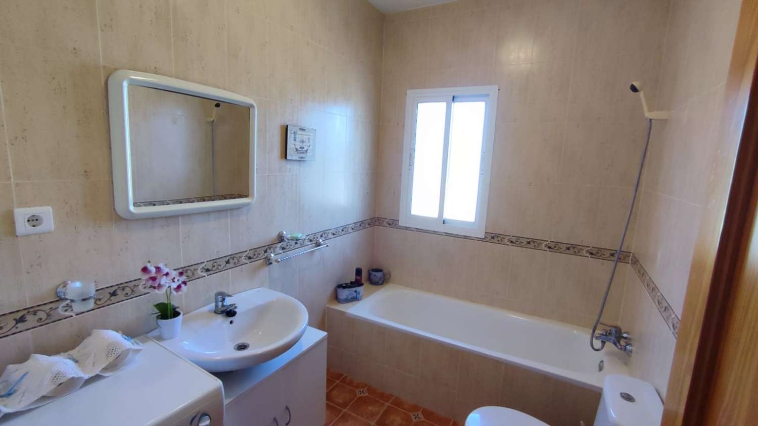 EN VENTA MAGNIFICA CASA DE CAMPO EN VIÑUELA