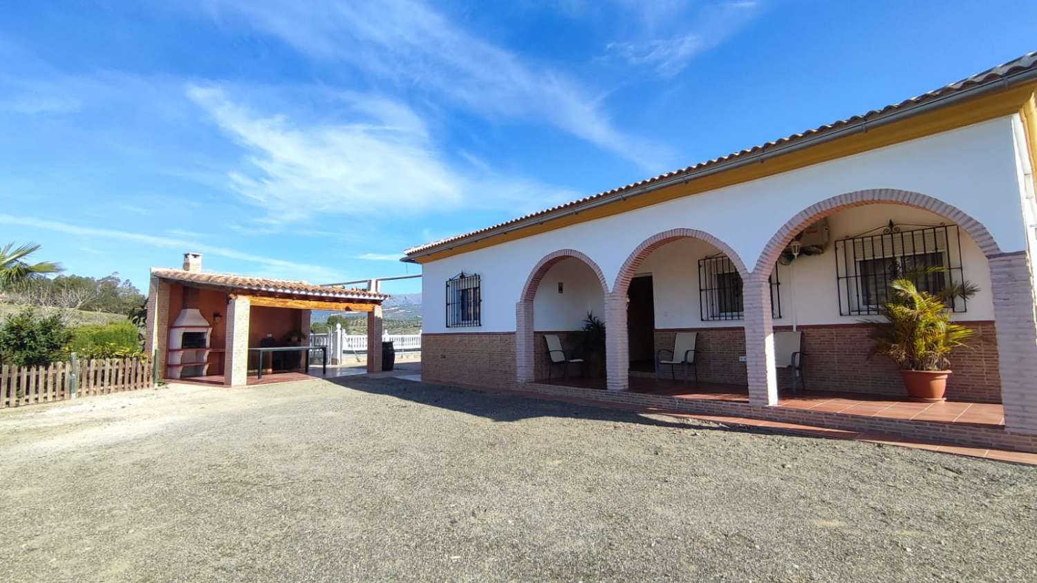 EN VENTA MAGNIFICA CASA DE CAMPO EN VIÑUELA