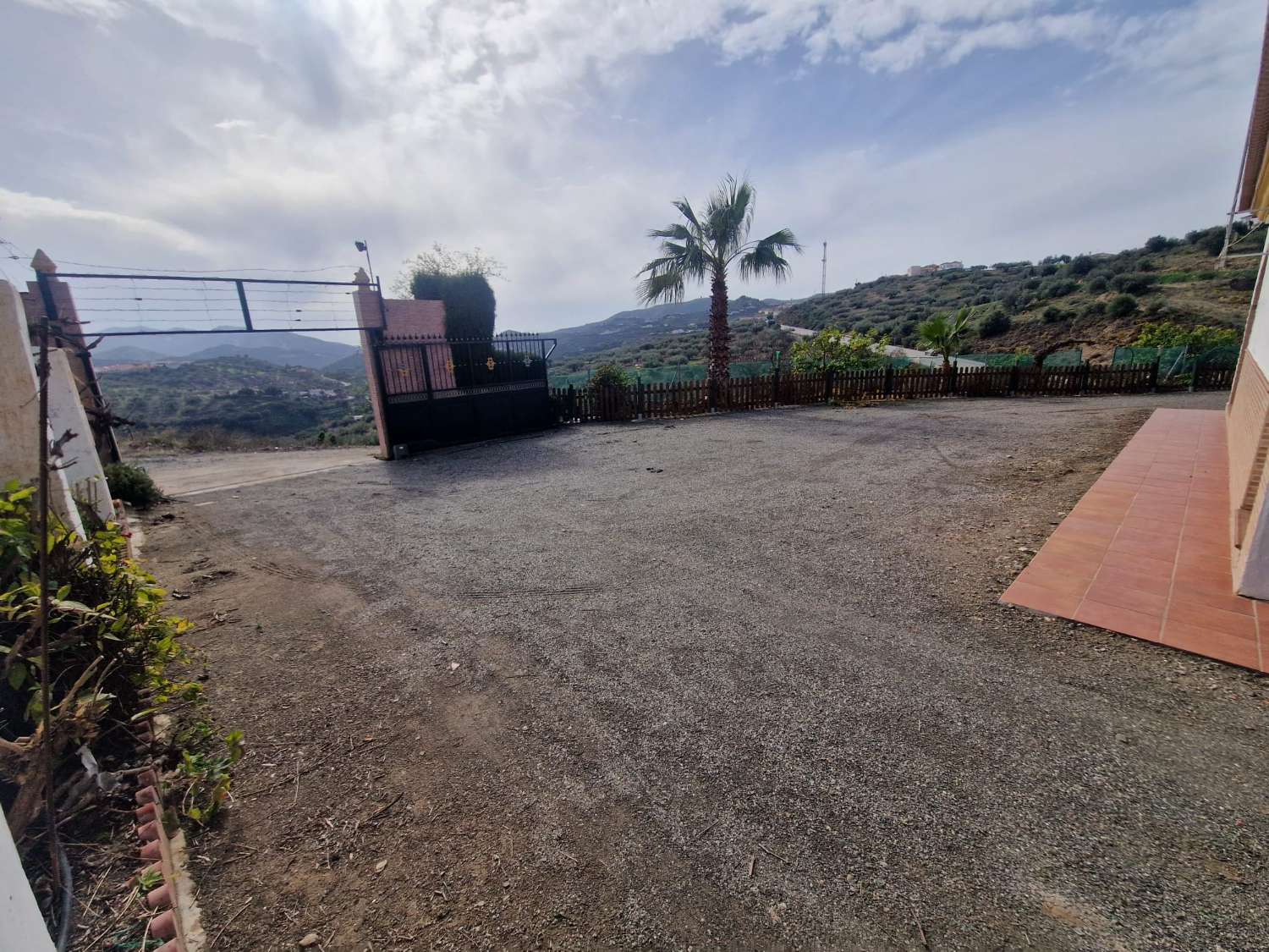 EN VENTA MAGNIFICA CASA DE CAMPO EN VIÑUELA