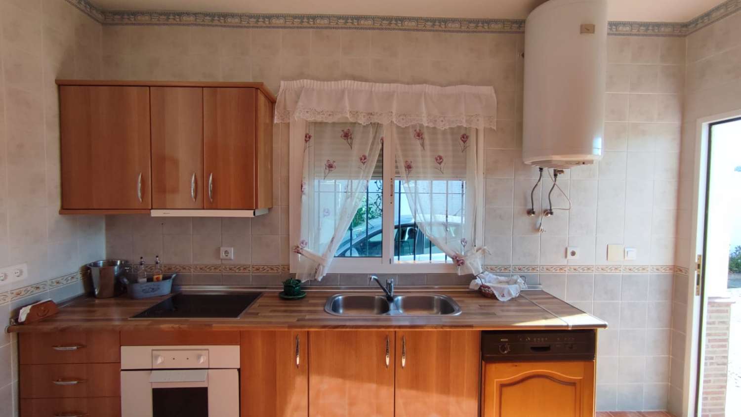 EN VENTA MAGNIFICA CASA DE CAMPO EN VIÑUELA