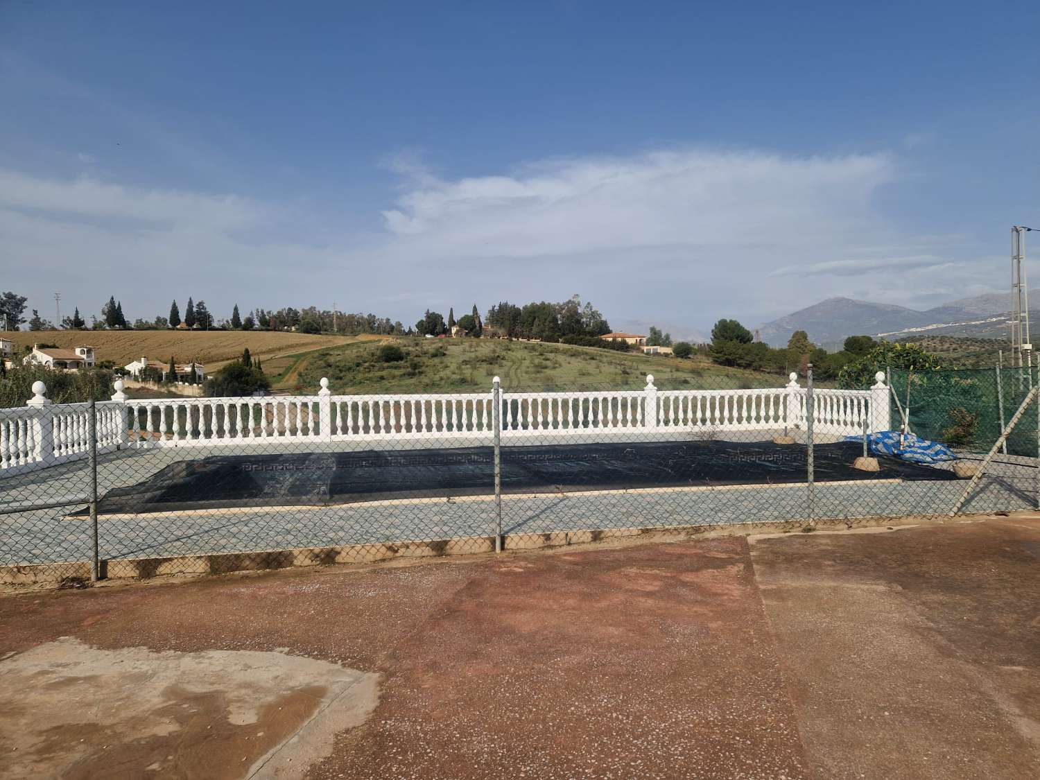 EN VENTA MAGNIFICA CASA DE CAMPO EN VIÑUELA