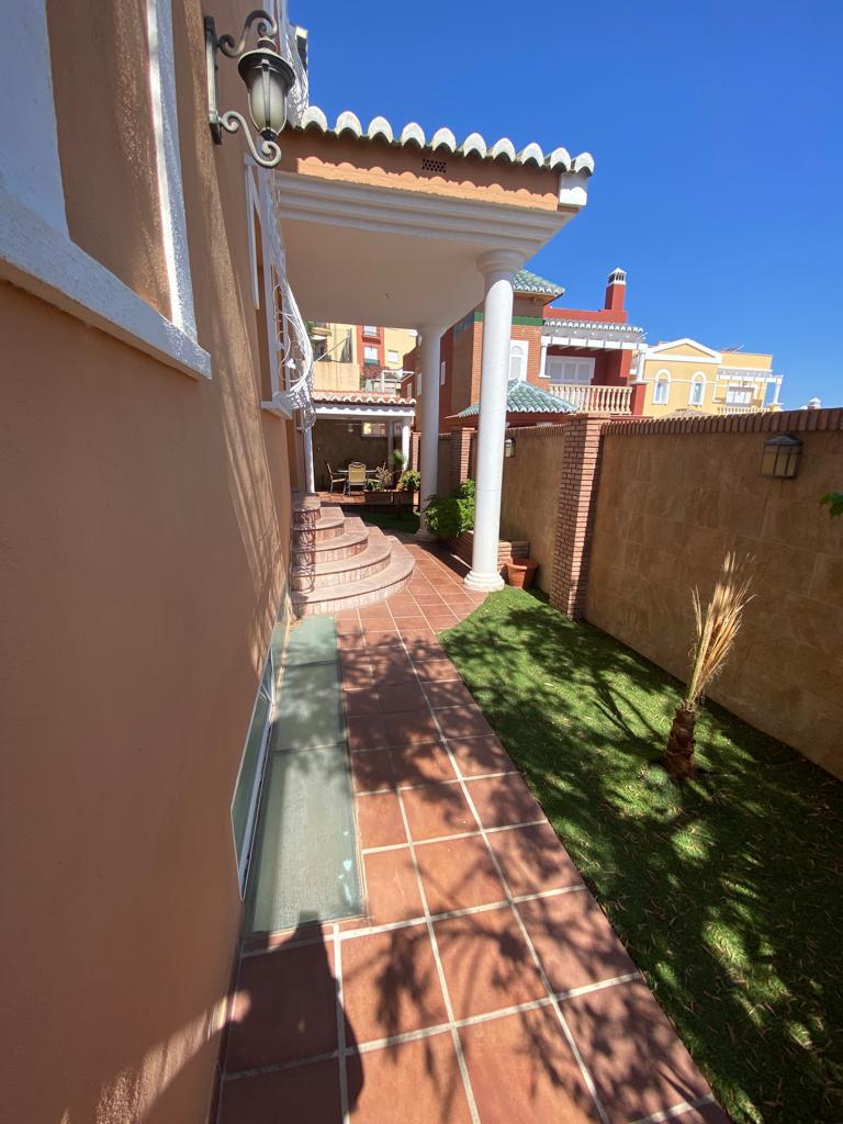 Halfvrijstaand huis te koop in Viña Málaga