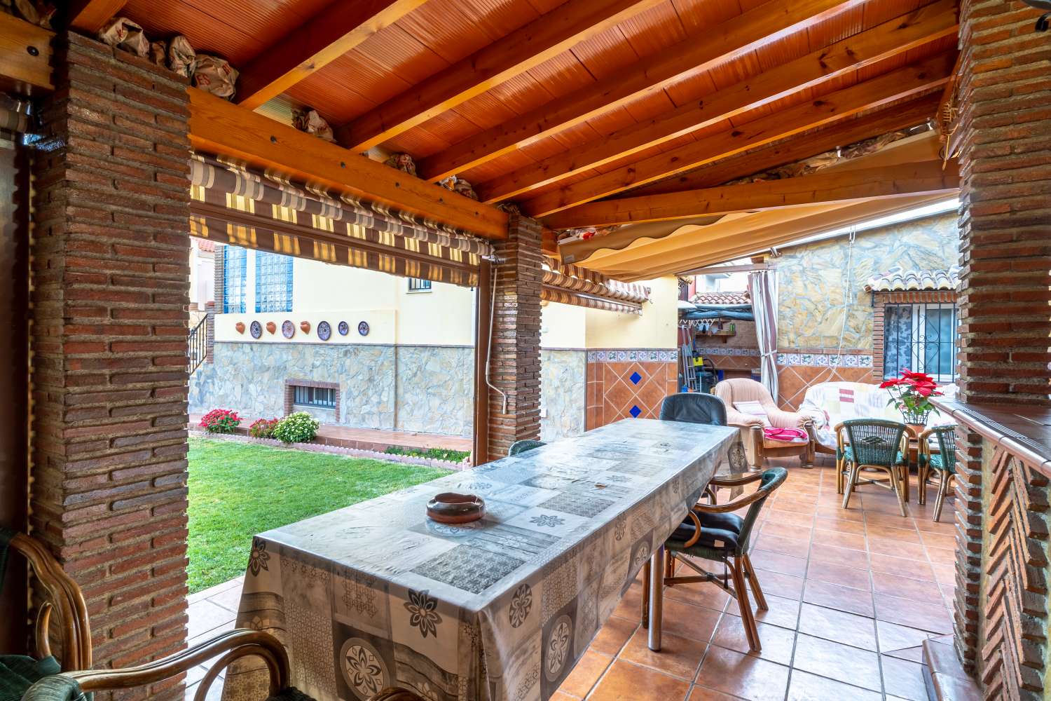 CHALET ADOSADO EN VÉLEZ MÁLAGA
