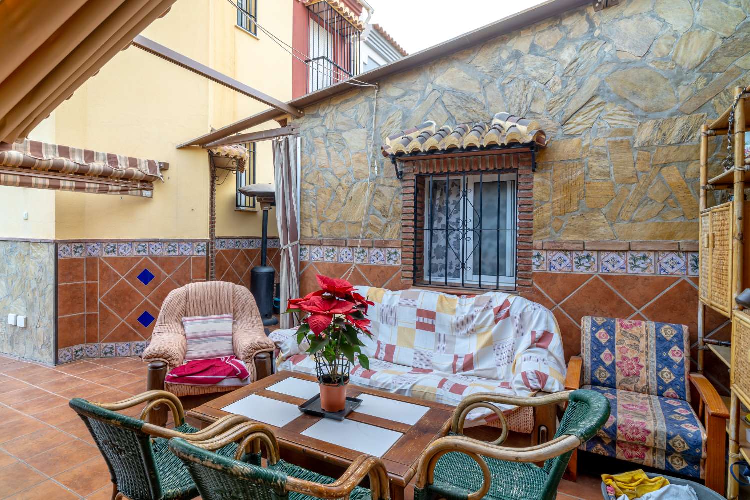 CHALET ADOSADO EN VÉLEZ MÁLAGA