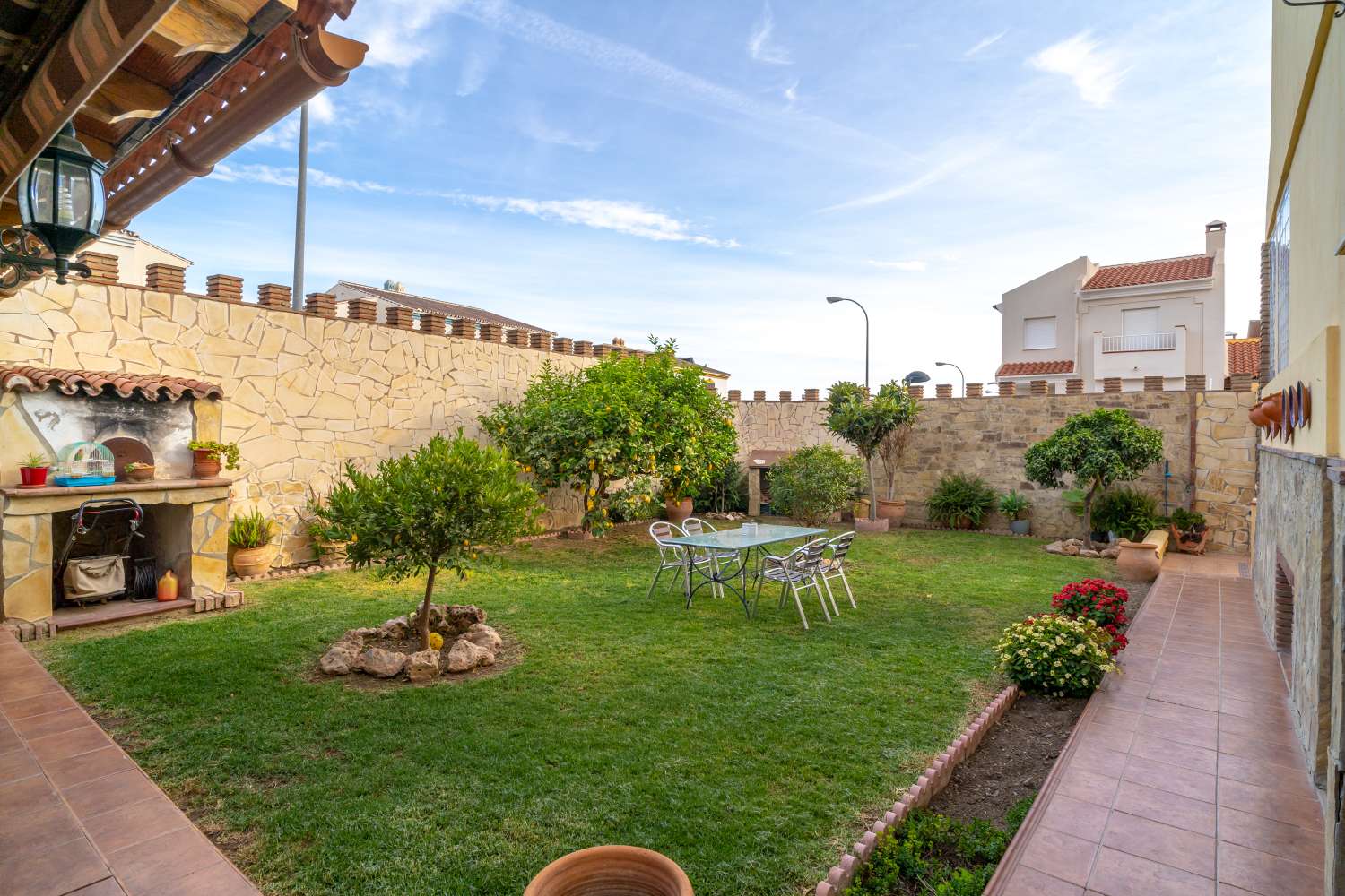 CHALET ADOSADO EN VÉLEZ MÁLAGA