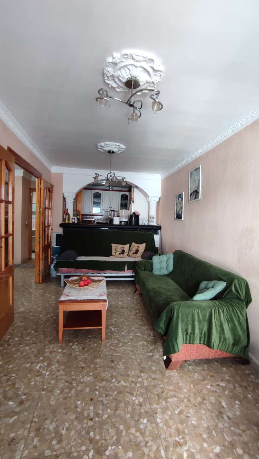 SE VENDE PISO EN VÉLEZ MÁLAGA