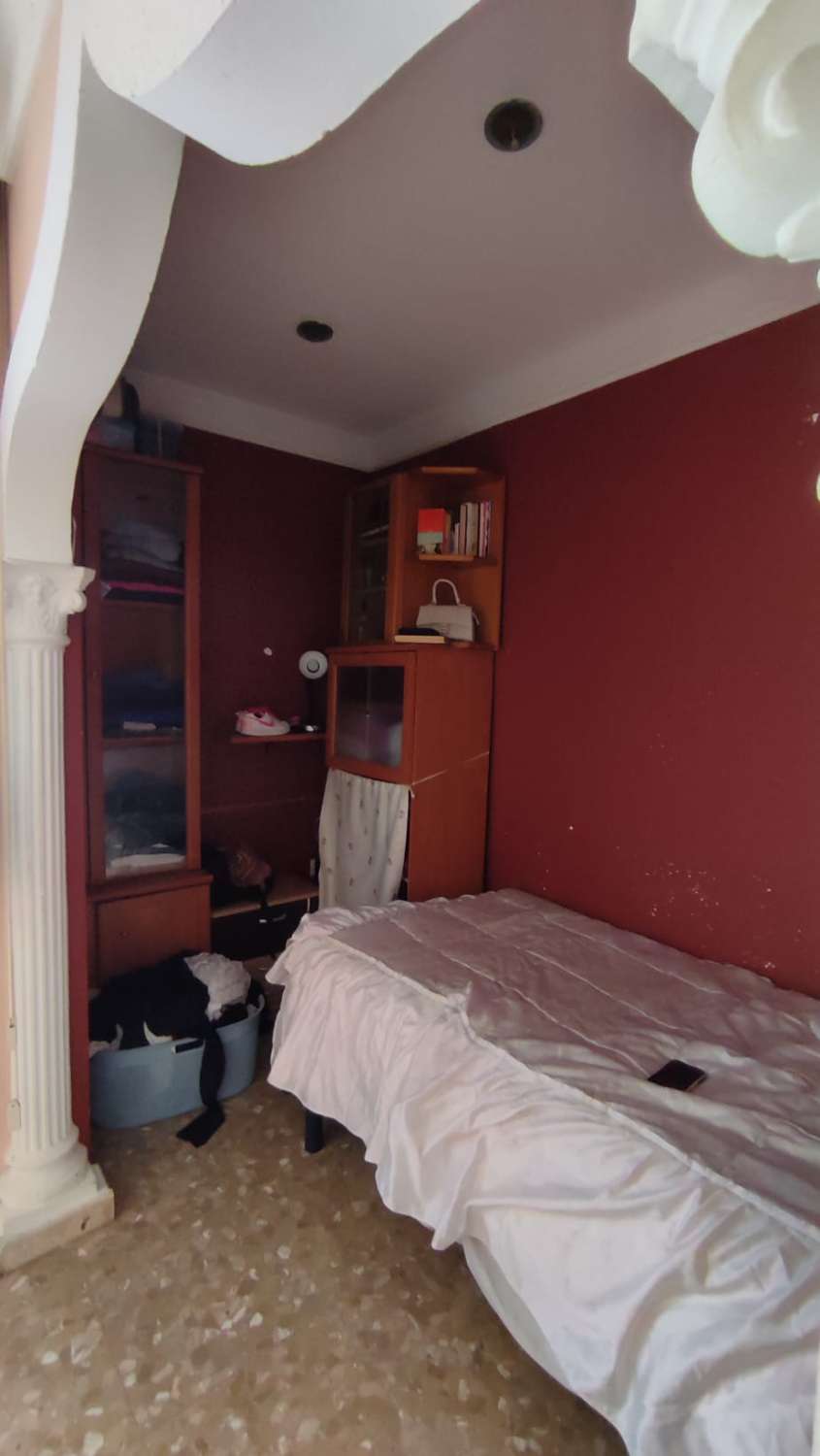 SE VENDE PISO EN VÉLEZ MÁLAGA
