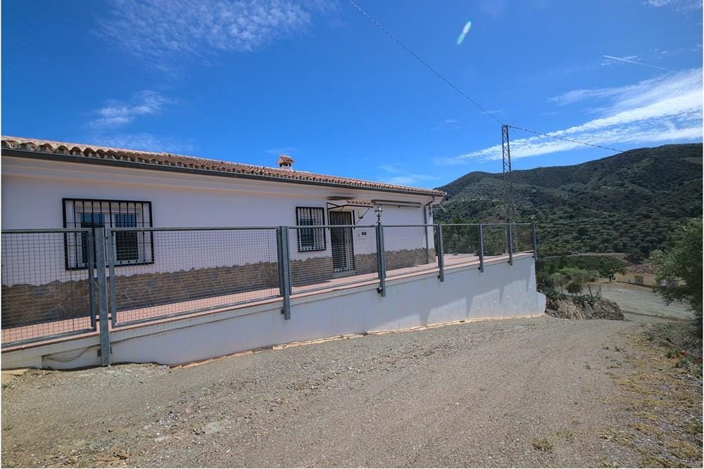 Vrijstaande villa in Sadella, Malaga