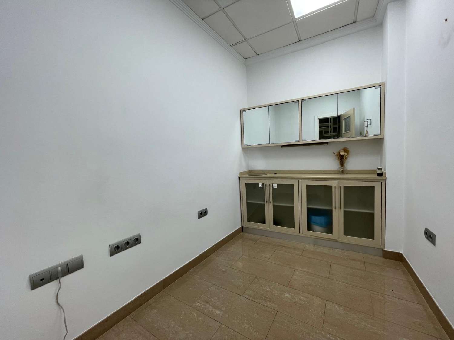 En venta Oficina en Pasaje Santa Margarita