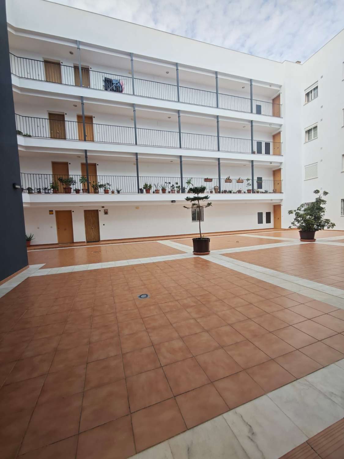 Myytävänä VPO-huoneisto Torre del Marissa, Azucarerassa