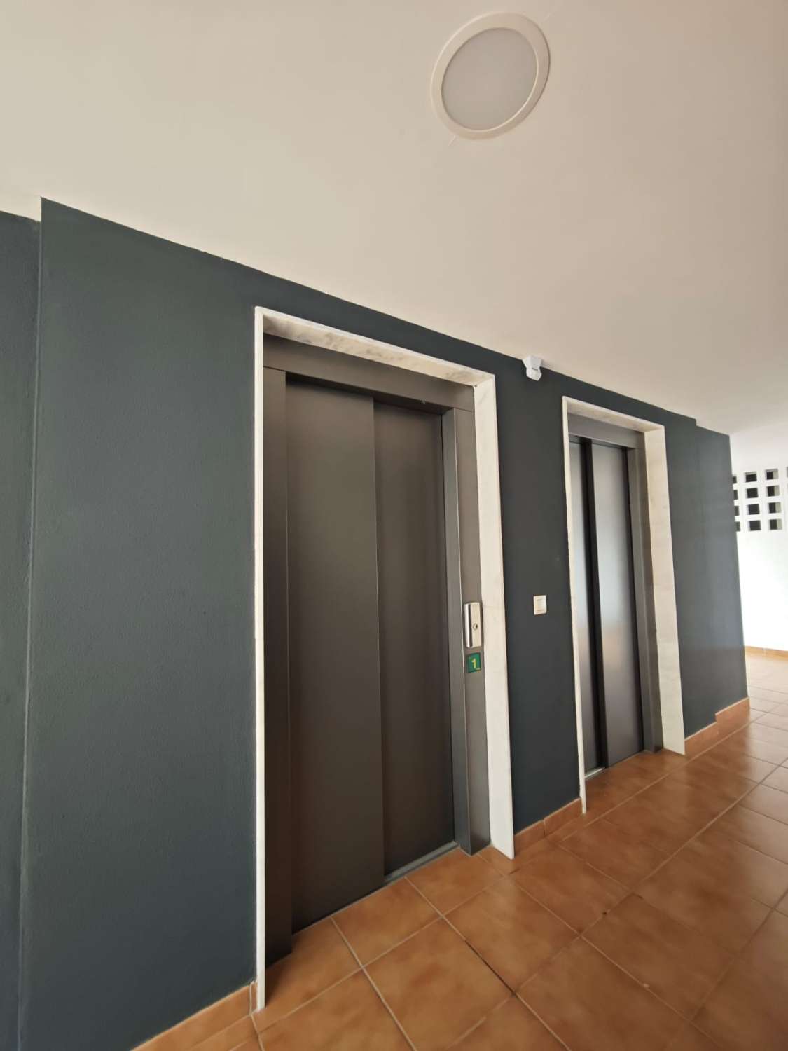 Myytävänä VPO-huoneisto Torre del Marissa, Azucarerassa