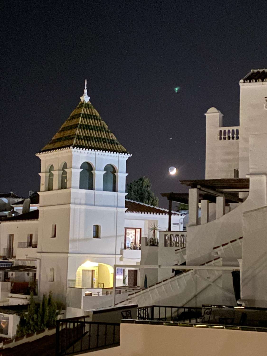 Piso en venta en Nerja , Capistrano