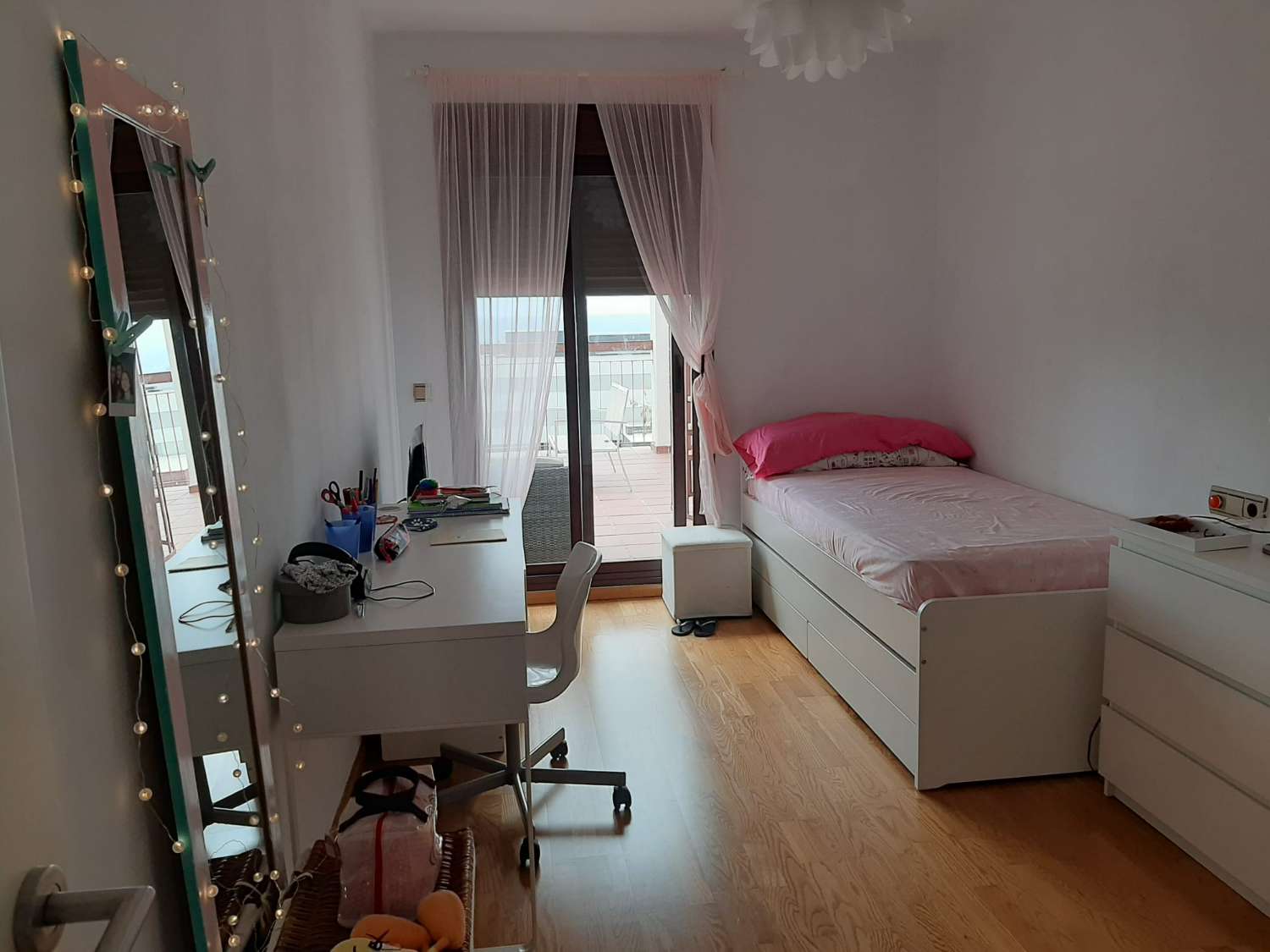 Upea kattohuoneisto myytävänä Rincon de la Victoriassa, merinäköala, 300 m päässä rannasta