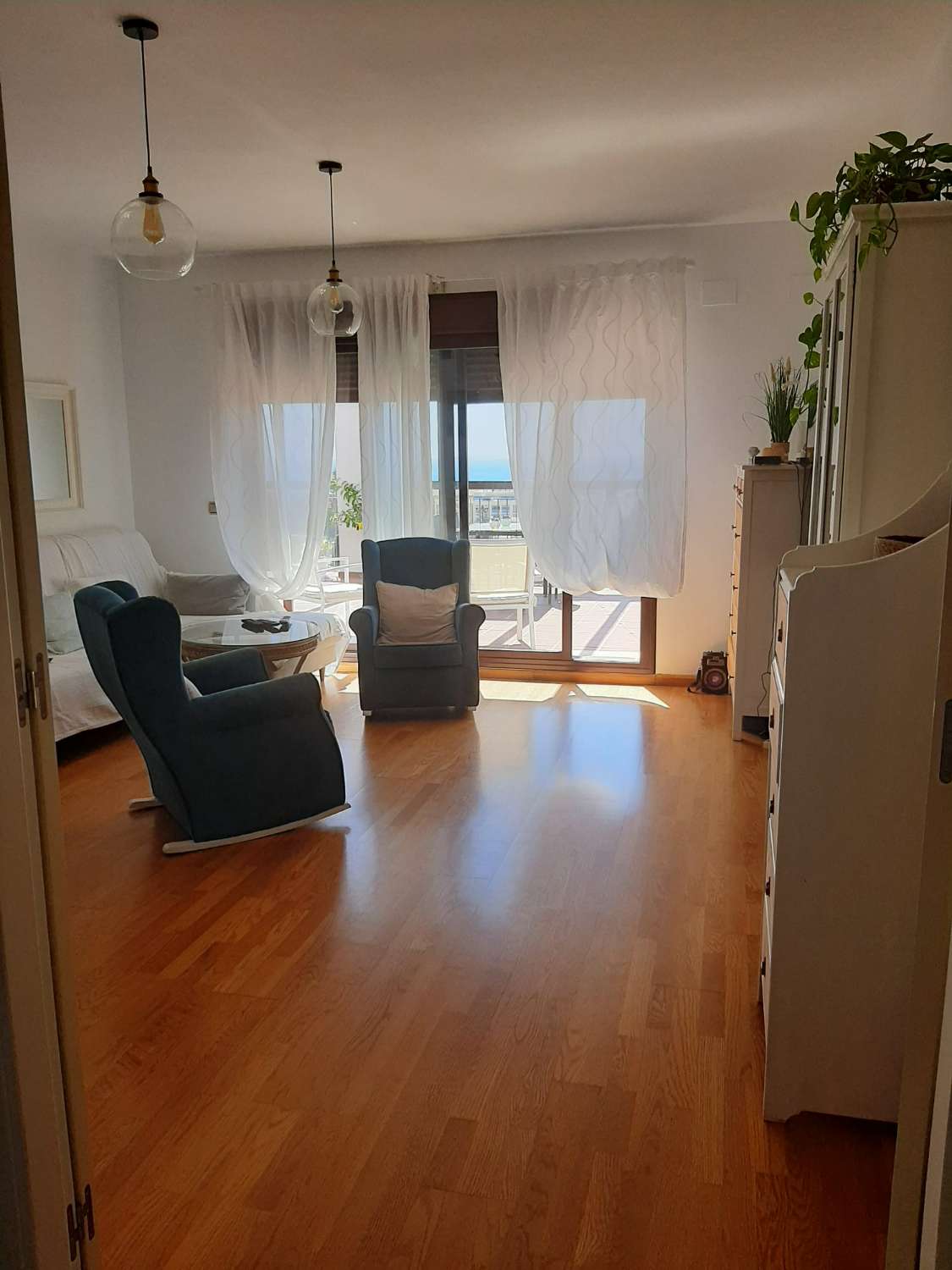 Upea kattohuoneisto myytävänä Rincon de la Victoriassa, merinäköala, 300 m päässä rannasta