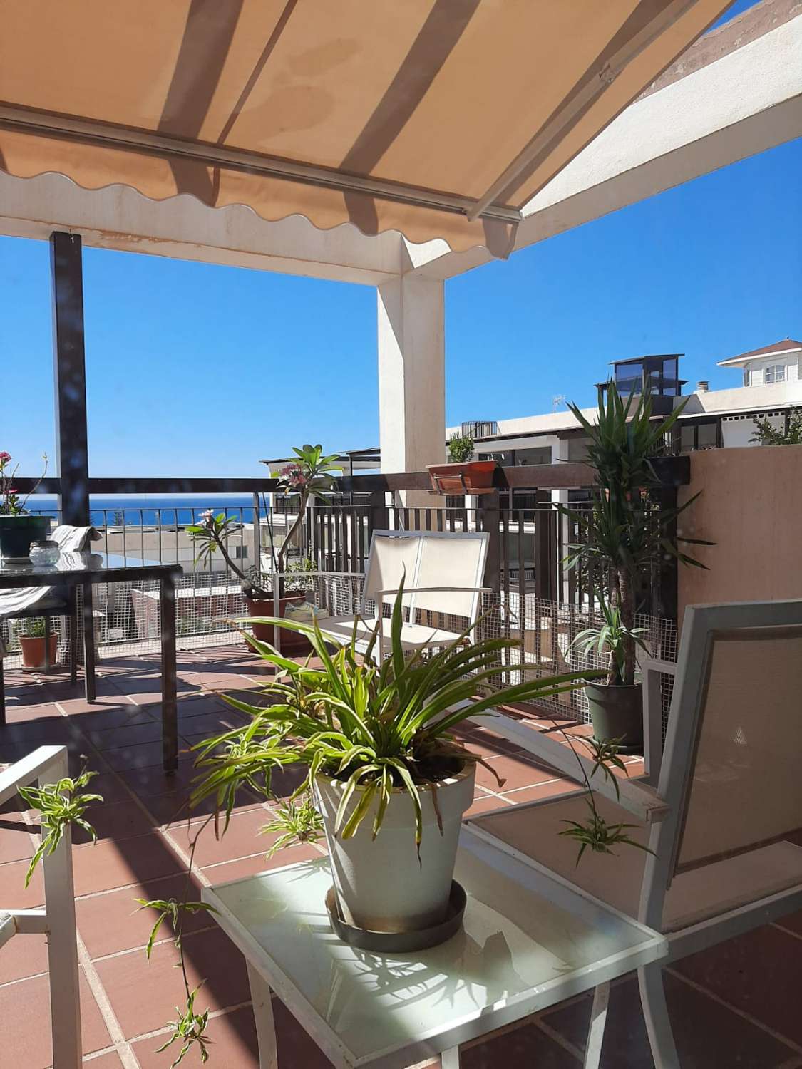 Upea kattohuoneisto myytävänä Rincon de la Victoriassa, merinäköala, 300 m päässä rannasta