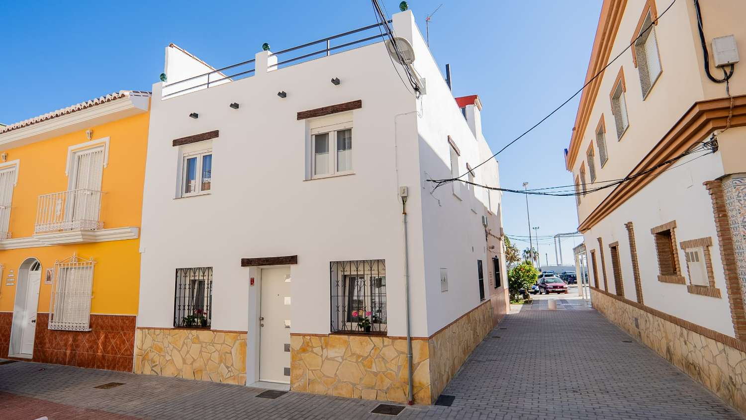 Kaunis talo myytävänä 50 metrin päässä rannasta, Torre del Mar