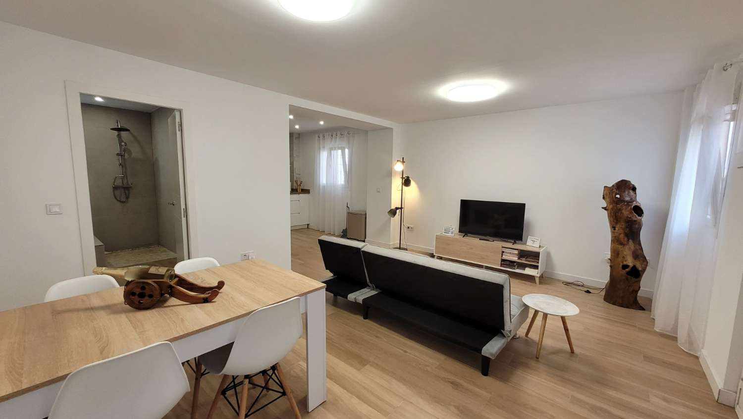 Kaunis talo myytävänä 50 metrin päässä rannasta, Torre del Mar