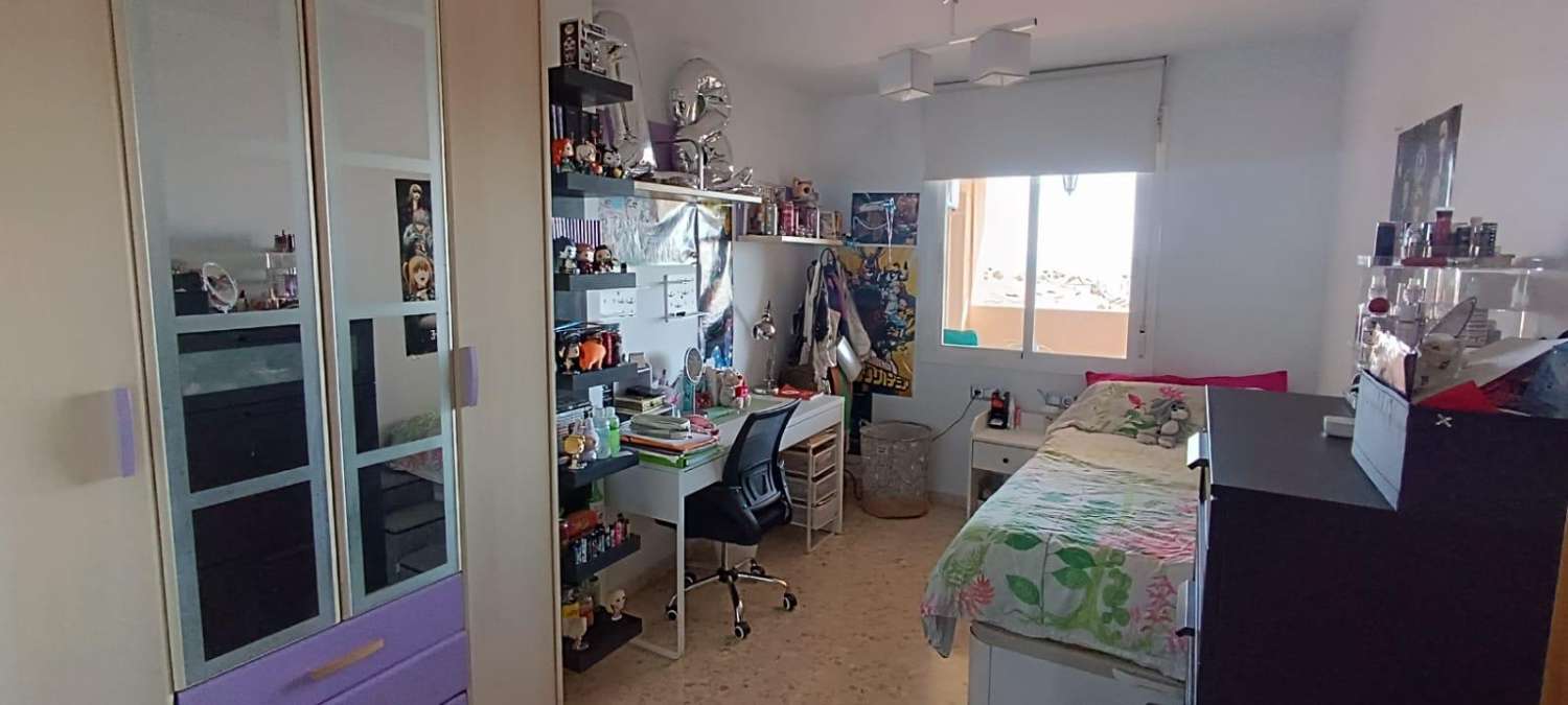 Kattohuoneisto myytävänä Torre del Marissa, Viña Malagassa