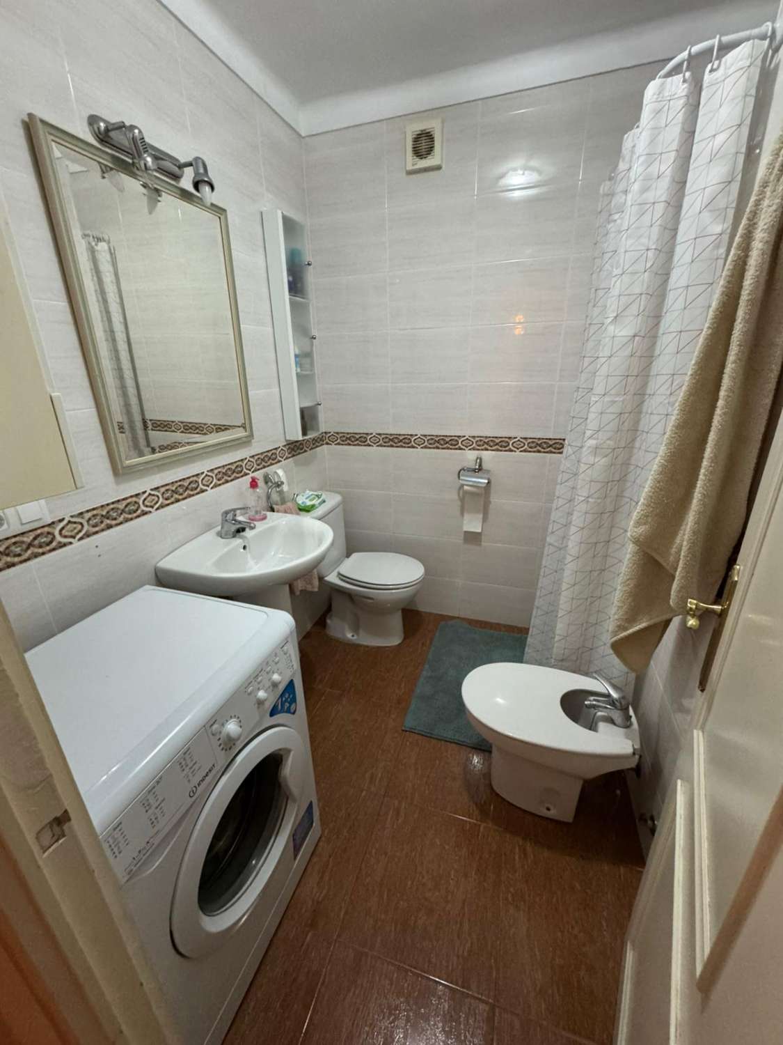 Продается отличная квартира в Торре-дель-Мар, с видом на море.