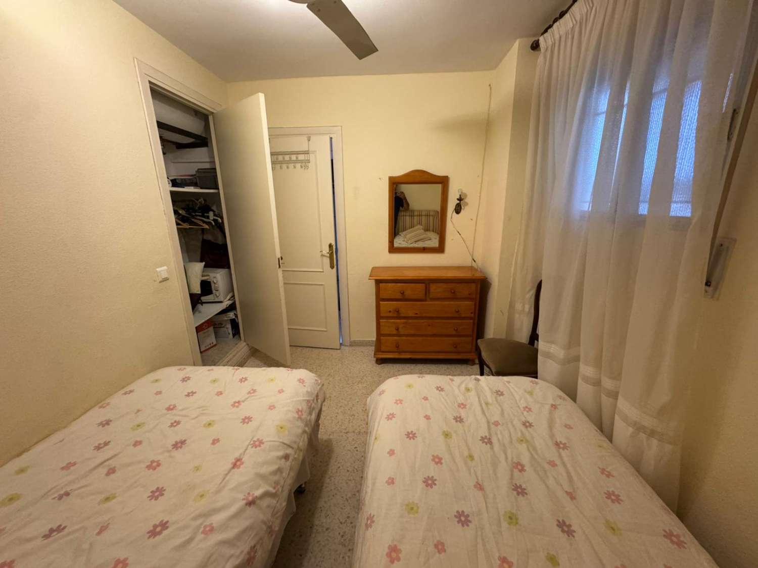 Продается отличная квартира в Торре-дель-Мар, с видом на море.