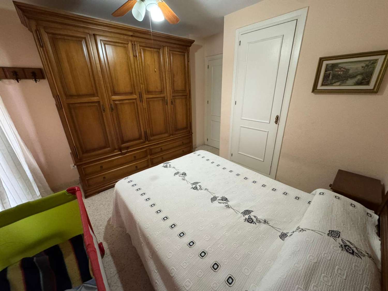 Продается отличная квартира в Торре-дель-Мар, с видом на море.