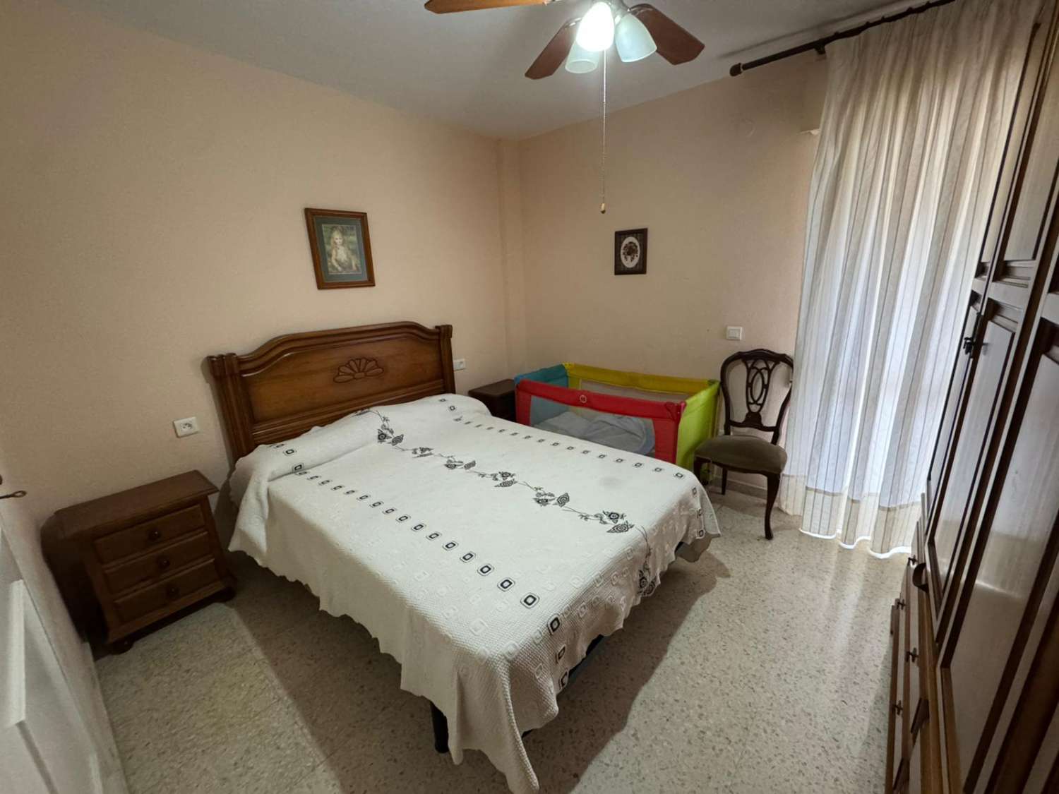 Продается отличная квартира в Торре-дель-Мар, с видом на море.