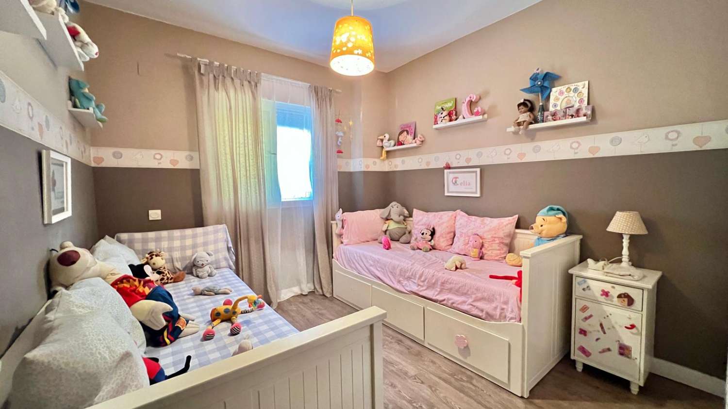 Lägenhet till salu med stora terrasser i Caleta de Vélez, Golfbana