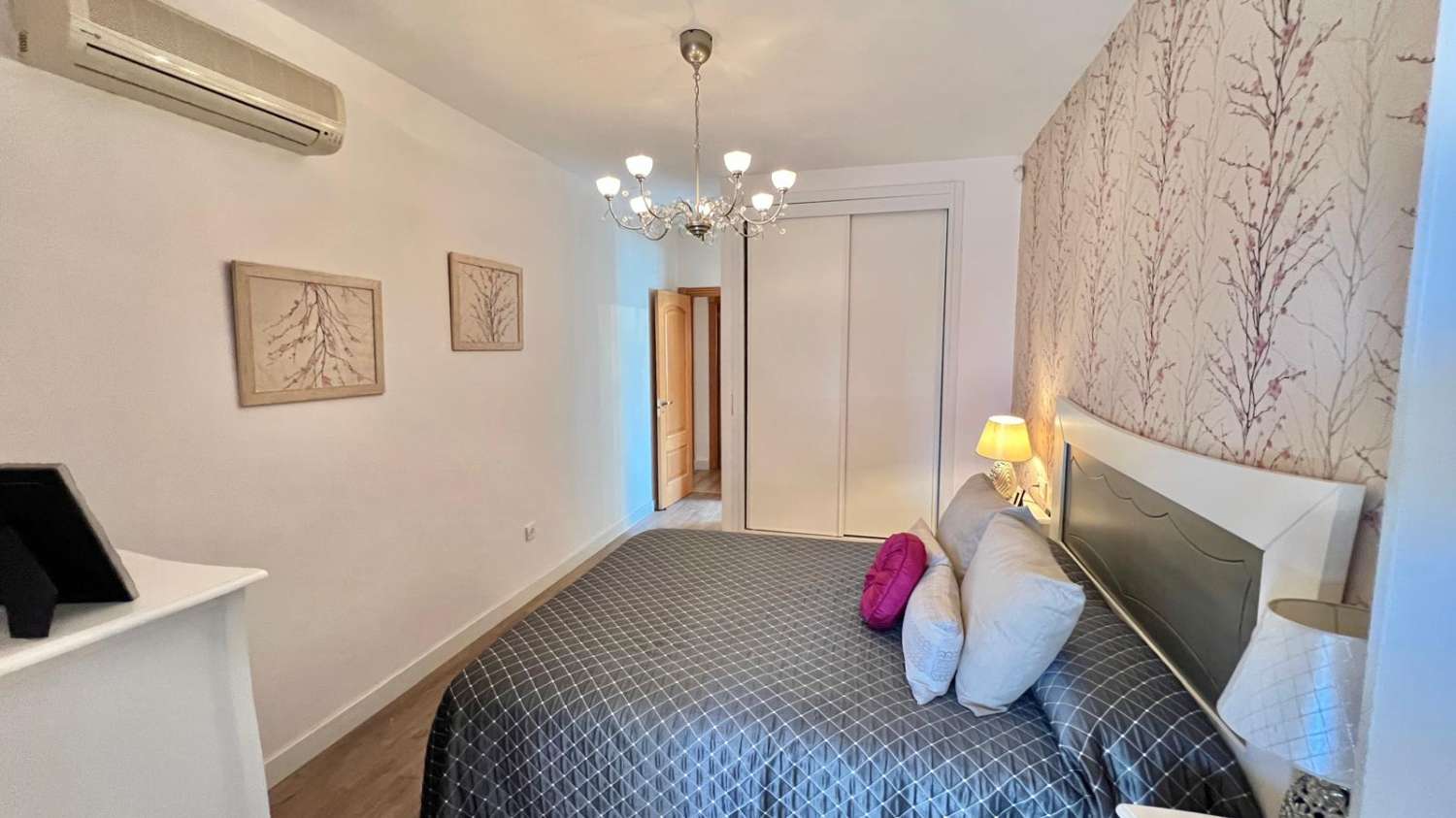 Lägenhet till salu med stora terrasser i Caleta de Vélez, Golfbana