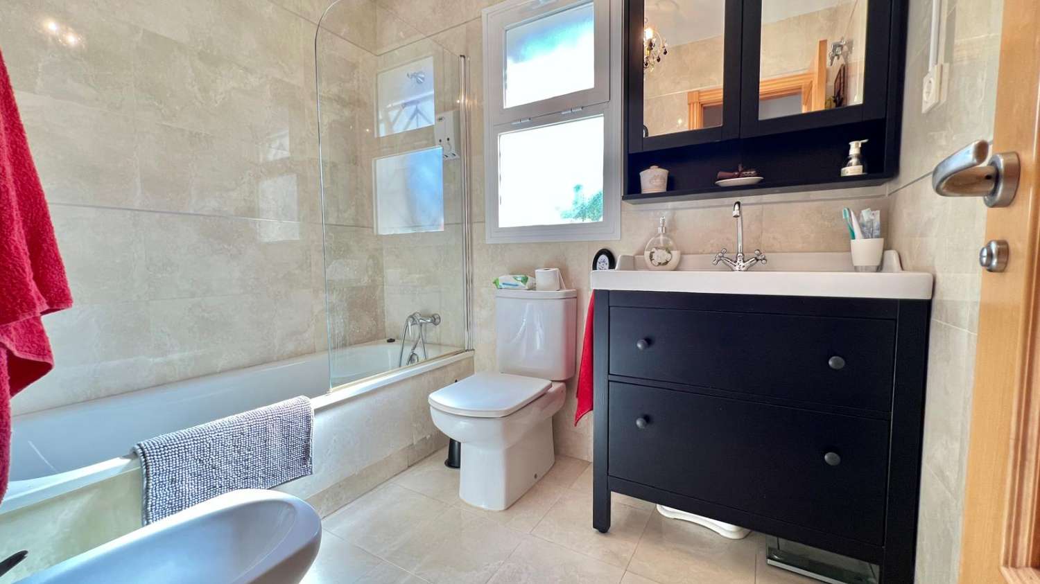 Lägenhet till salu med stora terrasser i Caleta de Vélez, Golfbana