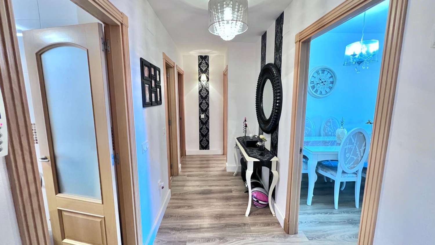 Lägenhet till salu med stora terrasser i Caleta de Vélez, Golfbana