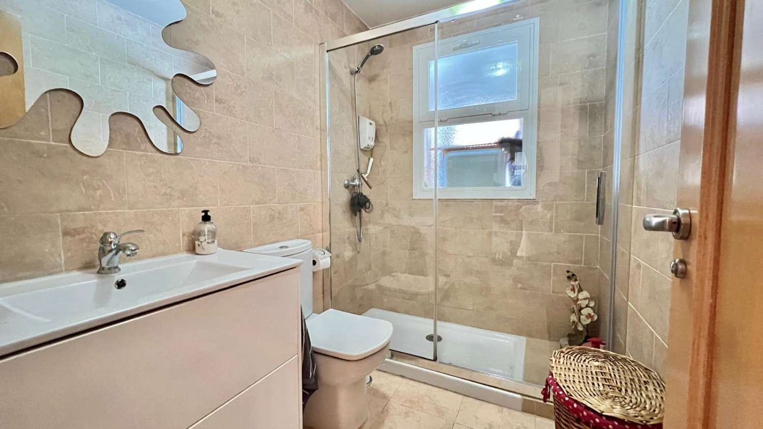 Lägenhet till salu med stora terrasser i Caleta de Vélez, Golfbana