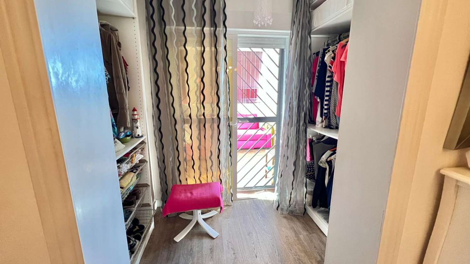 Lägenhet till salu med stora terrasser i Caleta de Vélez, Golfbana