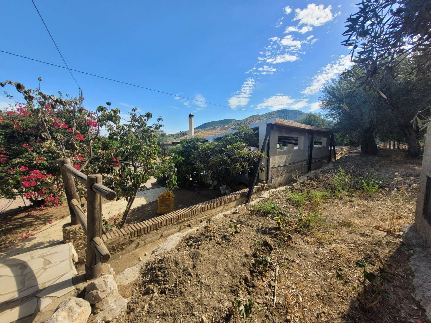 Участок с отдельной виллой на продажу, Периана