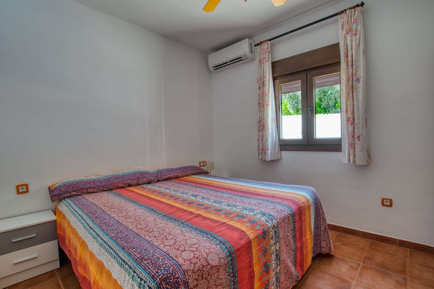 Участок с отдельной виллой на продажу, Периана