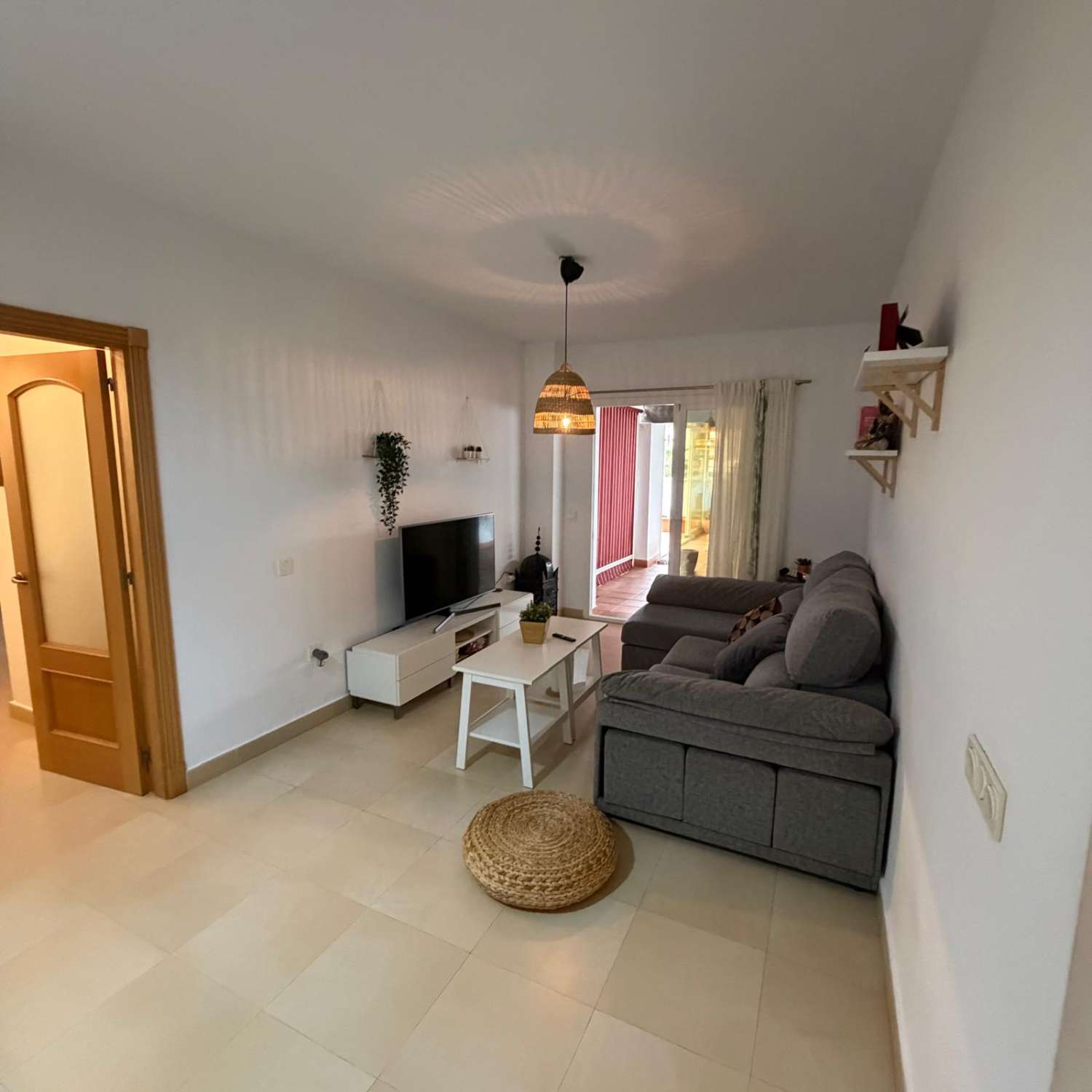 位于Caleta de Vélez的美丽公寓出售，带有大型露台和社区区域